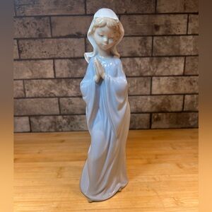 Nao by Lladro’ “Nina Piadosa” Figurine Girl Praying Handmade in Spain 1980